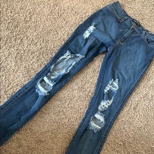 Distressed high waisted jeans